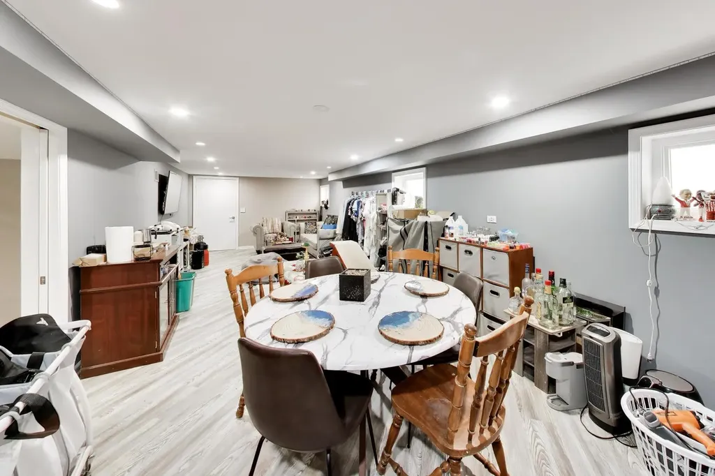 5016 North Mango Avenue Chicago IL 60630
