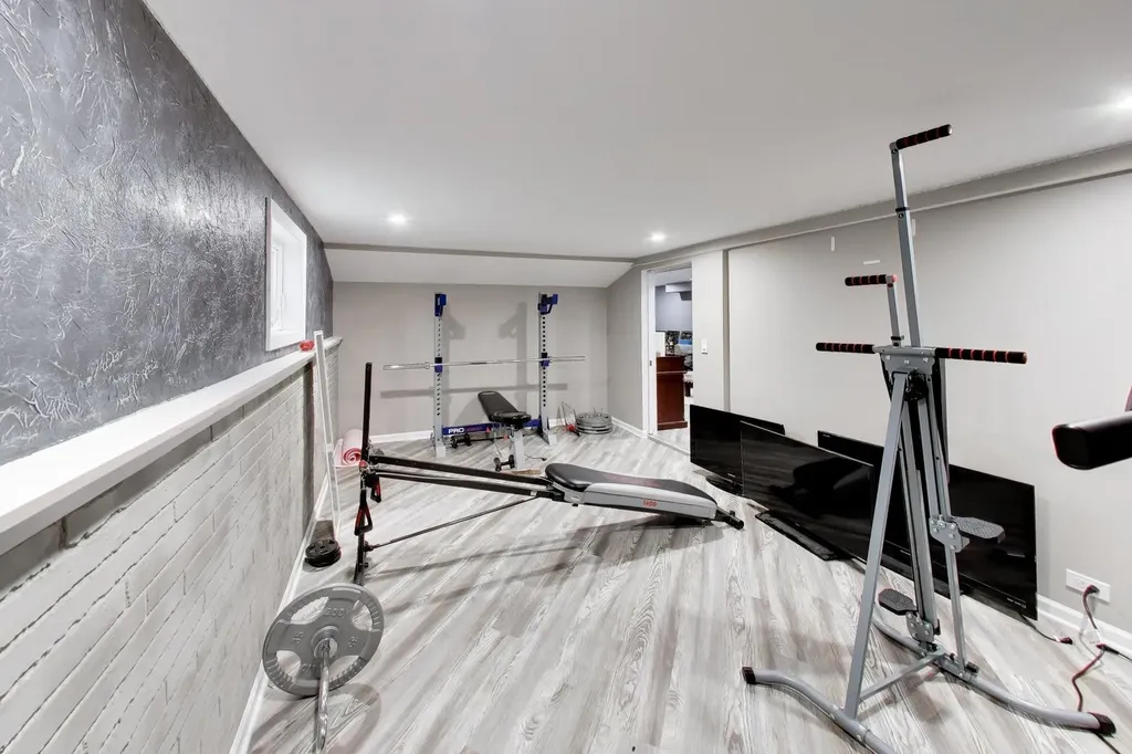 5016 North Mango Avenue Chicago IL 60630