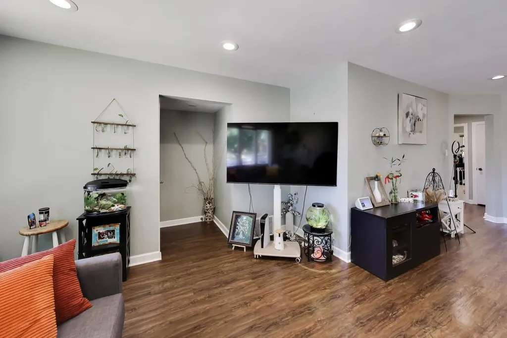 5016 North Mango Avenue Chicago IL 60630