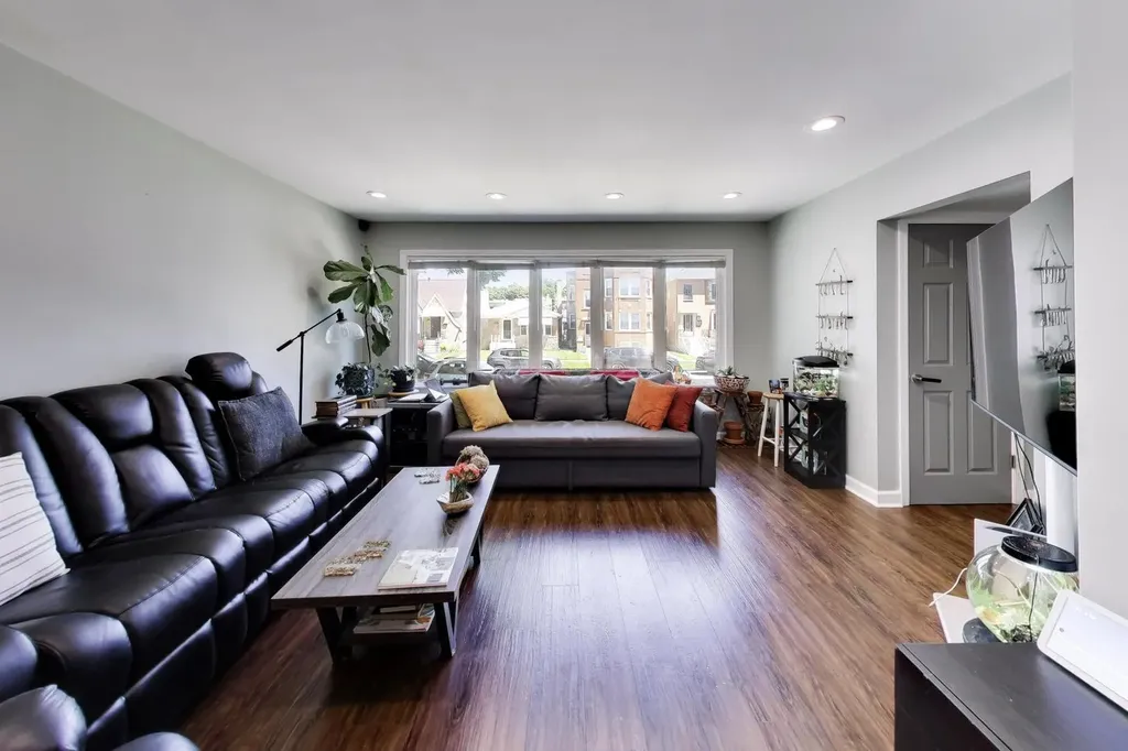 5016 North Mango Avenue Chicago IL 60630