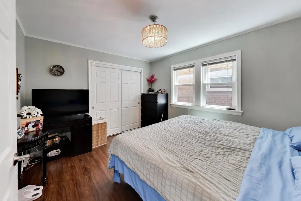 5016 North Mango Avenue Chicago IL 60630