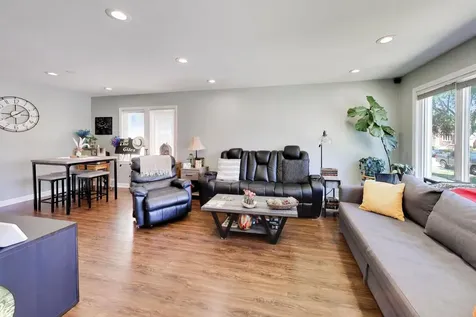 5016 North Mango Avenue Chicago IL 60630