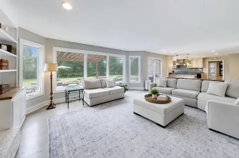 1604 Churchill Court Libertyville IL 60048