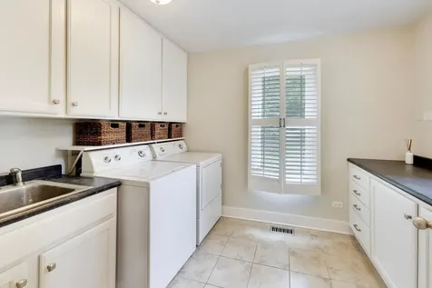 1604 Churchill Court Libertyville IL 60048