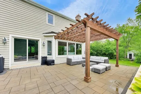 1604 Churchill Court Libertyville IL 60048