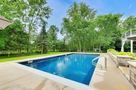 1604 Churchill Court Libertyville IL 60048