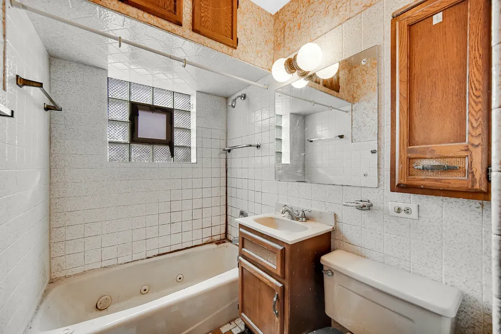 3748 West 54th Street Chicago IL 60632