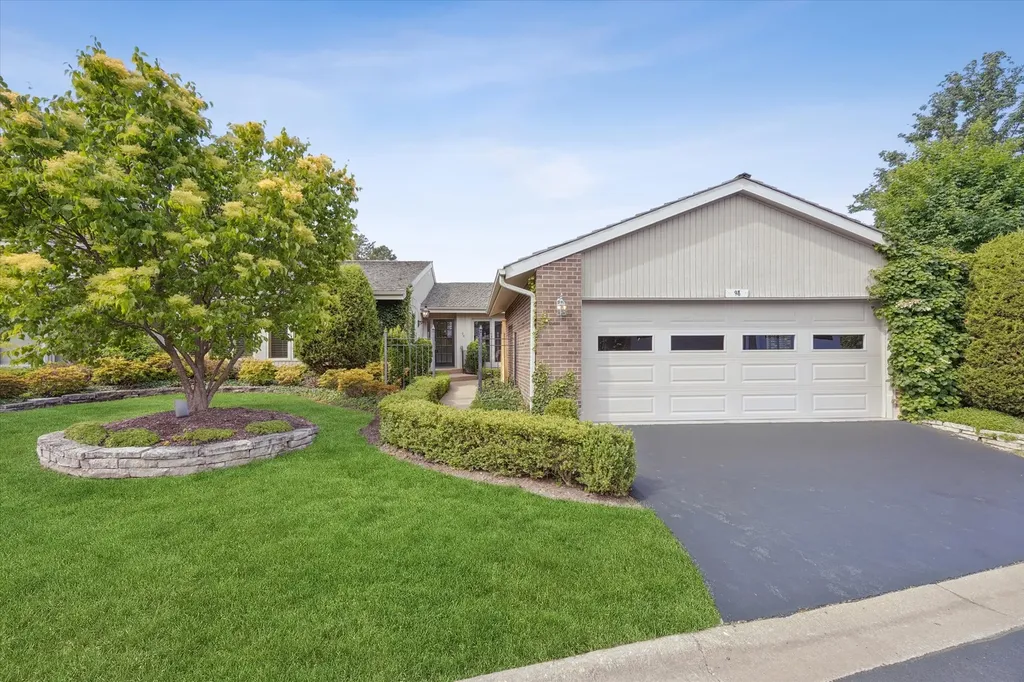 98 Briarwood Circle Oak Brook IL 60523