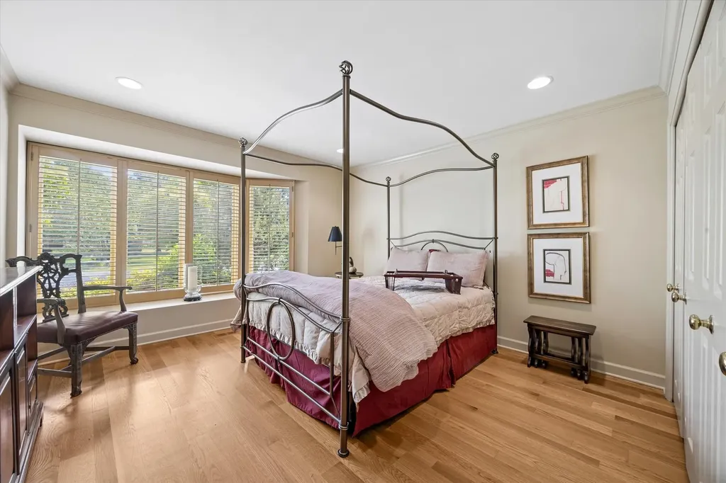 98 Briarwood Circle Oak Brook IL 60523