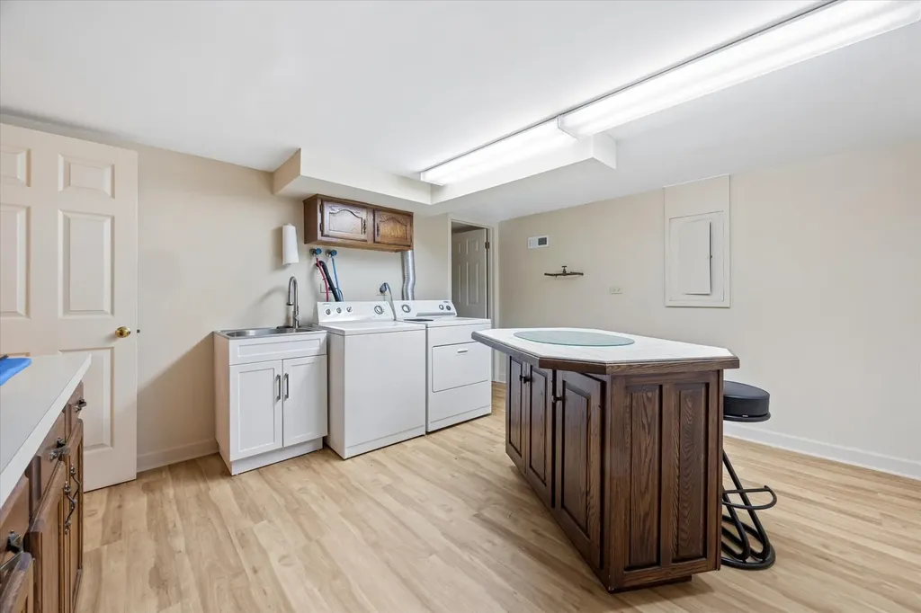 98 Briarwood Circle Oak Brook IL 60523