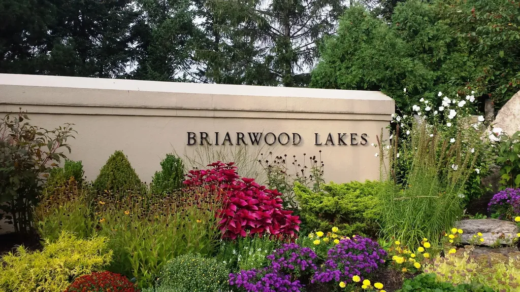 98 Briarwood Circle Oak Brook IL 60523