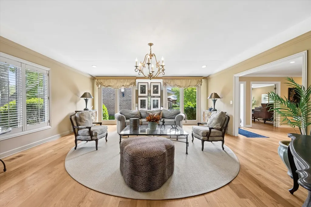 98 Briarwood Circle Oak Brook IL 60523