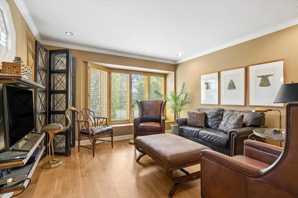 98 Briarwood Circle Oak Brook IL 60523