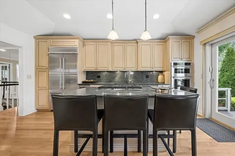 98 Briarwood Circle Oak Brook IL 60523
