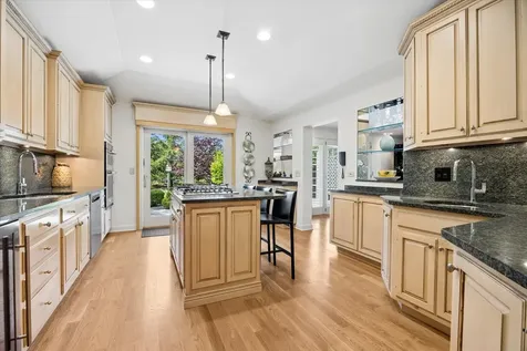98 Briarwood Circle Oak Brook IL 60523