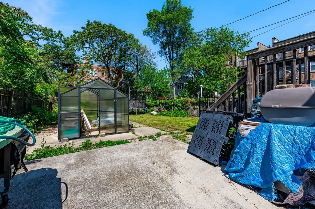 7412 South Phillips Avenue Chicago IL 60649