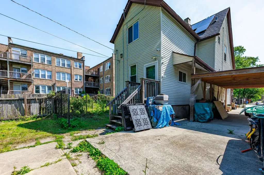 7412 South Phillips Avenue Chicago IL 60649