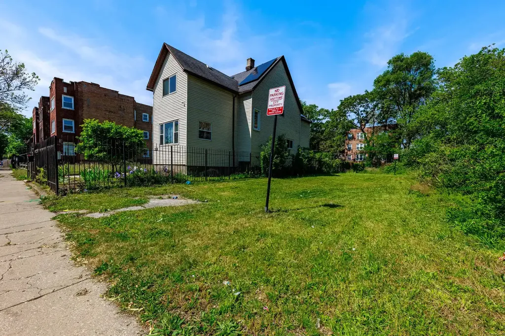 7412 South Phillips Avenue Chicago IL 60649