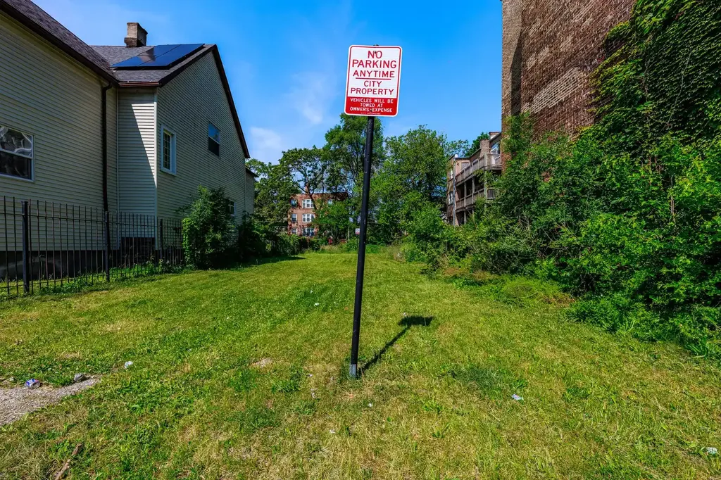 7412 South Phillips Avenue Chicago IL 60649
