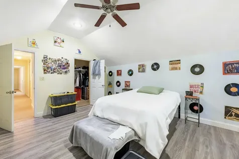 7412 South Phillips Avenue Chicago IL 60649