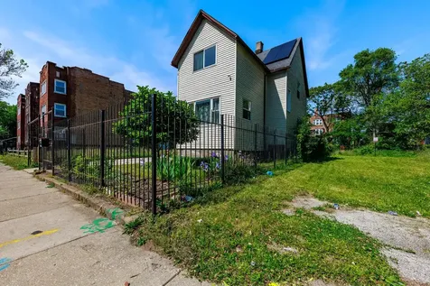 7412 South Phillips Avenue Chicago IL 60649