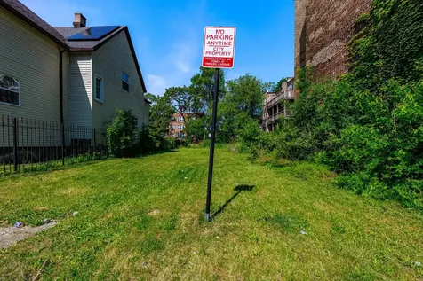 7412 South Phillips Avenue Chicago IL 60649