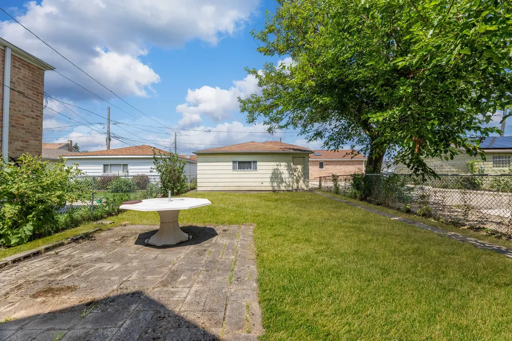 5232 West 51st Street Chicago IL 60638