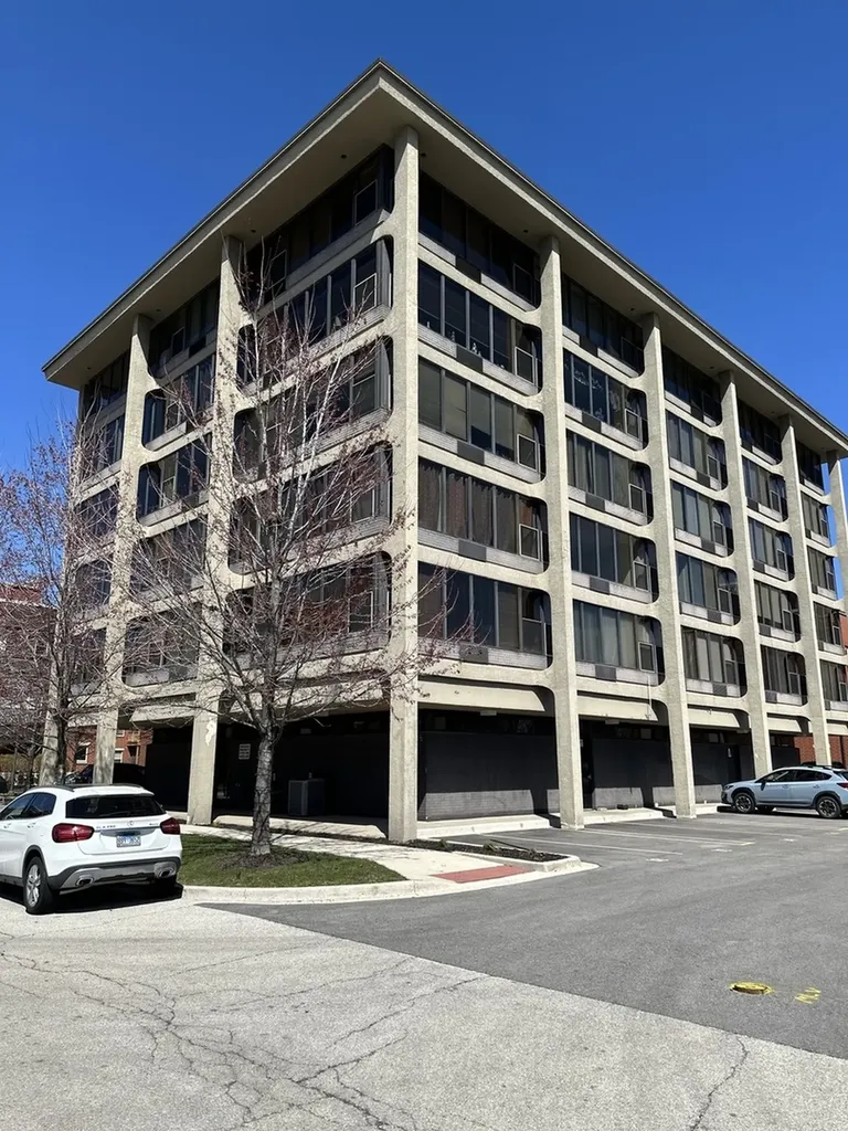 345 East Eastgate Place Chicago IL 60616