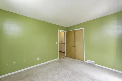 2528 Lucia Avenue Waukegan IL 60085