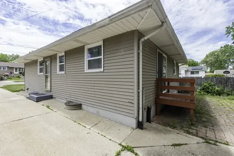 2528 Lucia Avenue Waukegan IL 60085