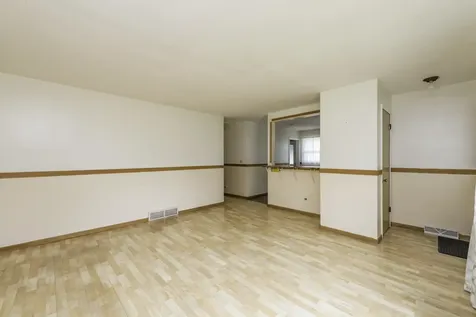 2528 Lucia Avenue Waukegan IL 60085