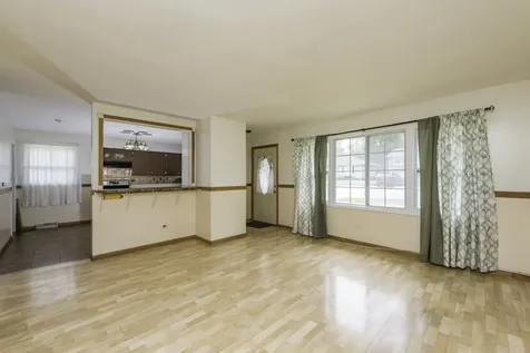 2528 Lucia Avenue Waukegan IL 60085