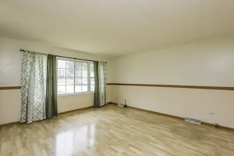 2528 Lucia Avenue Waukegan IL 60085