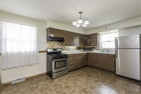 2528 Lucia Avenue Waukegan IL 60085