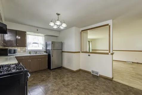2528 Lucia Avenue Waukegan IL 60085