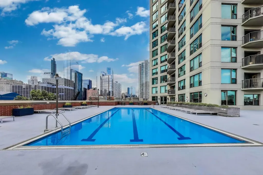 484 North Canal Street Chicago IL 60654