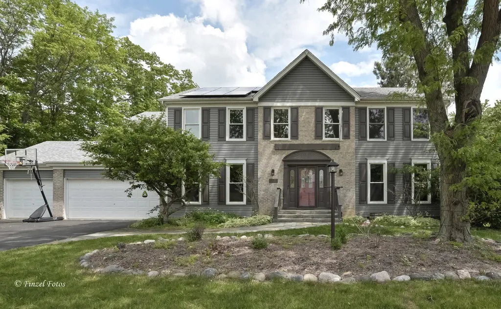 155 Salford Drive Algonquin IL 60102