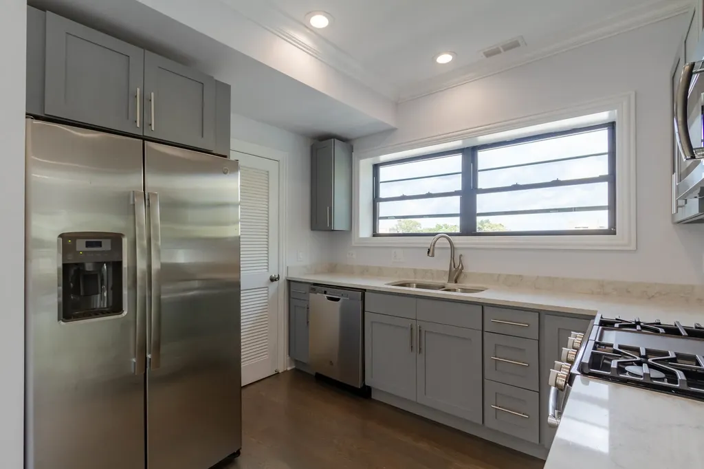6344 North Artesian Avenue Chicago IL 60659