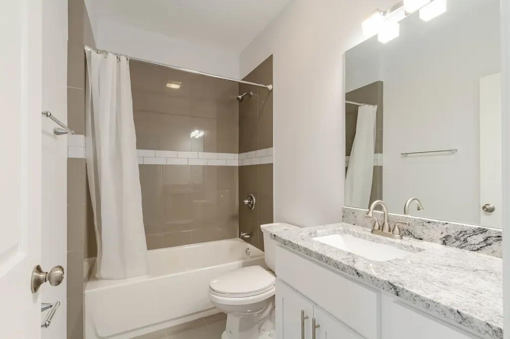 6344 North Artesian Avenue Chicago IL 60659