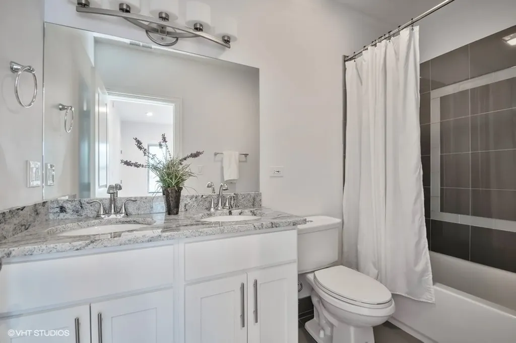 6344 North Artesian Avenue Chicago IL 60659