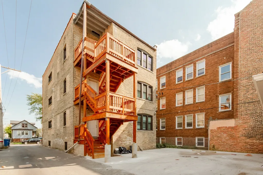 6344 North Artesian Avenue Chicago IL 60659