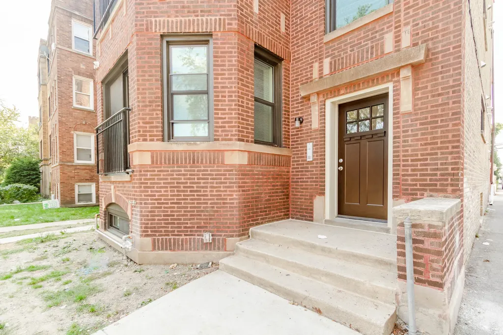 6344 North Artesian Avenue Chicago IL 60659