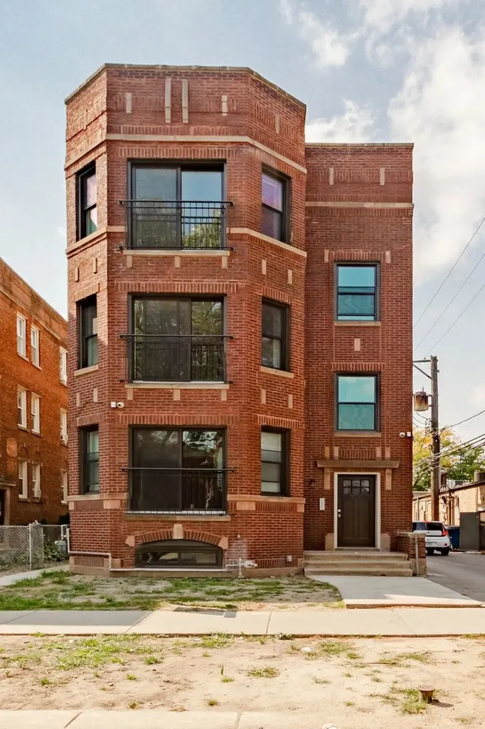 6344 North Artesian Avenue Chicago IL 60659