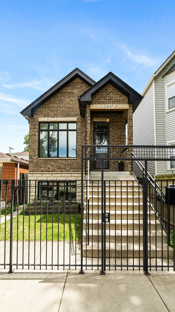 4147 South Wallace Street Chicago IL 60609