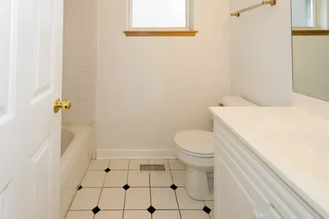 1319 North Campbell Avenue Chicago IL 60622