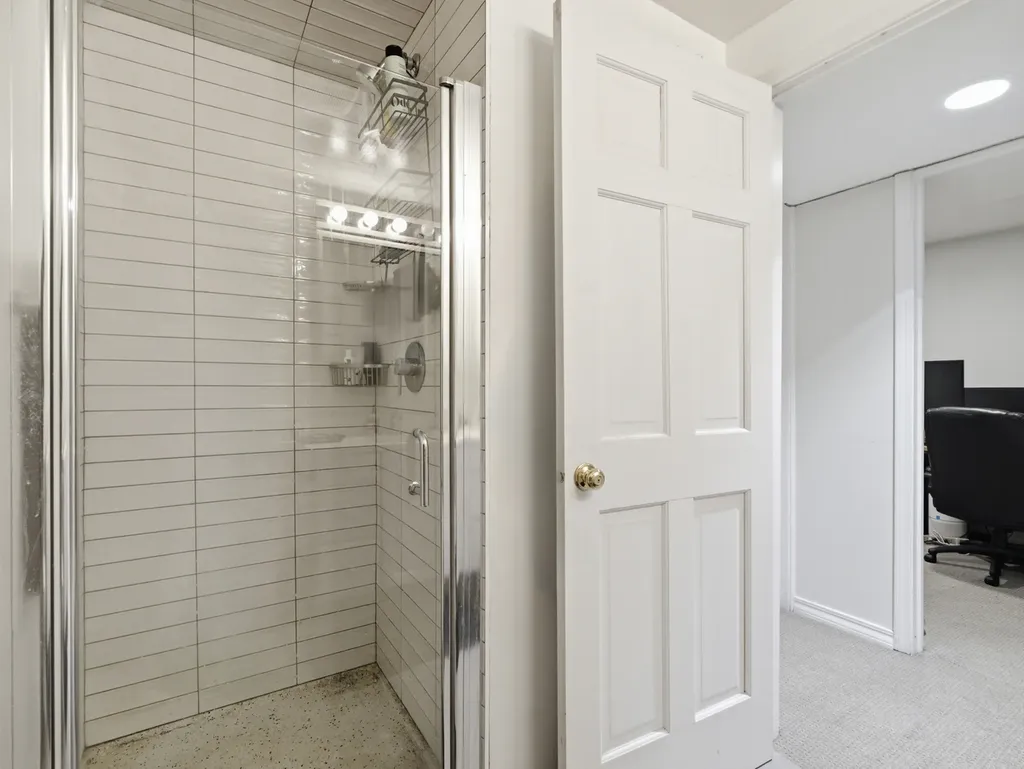 863 West Newport Avenue Chicago IL 60638