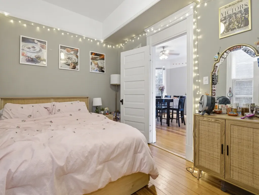 863 West Newport Avenue Chicago IL 60638