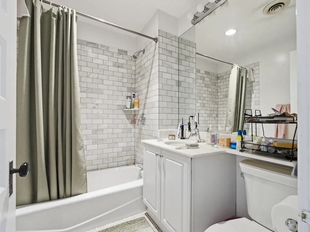 863 West Newport Avenue Chicago IL 60638