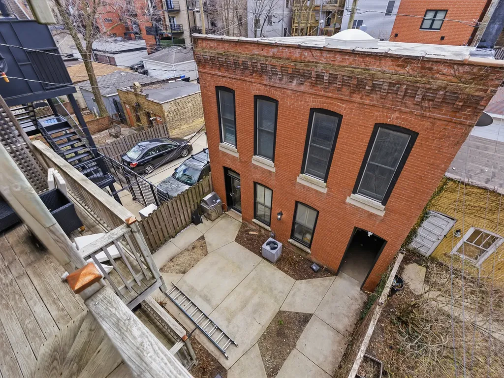 863 West Newport Avenue Chicago IL 60638