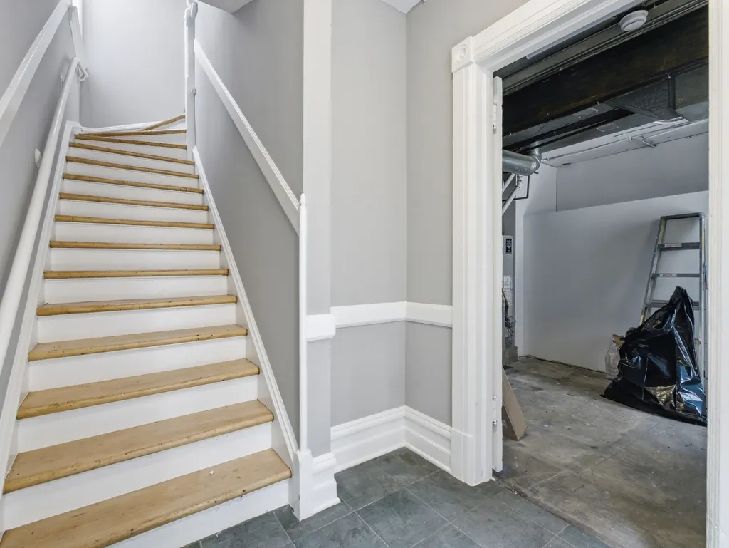 863 West Newport Avenue Chicago IL 60638